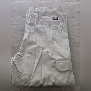 Dickies loose fit cargo pants size 42 x 30
